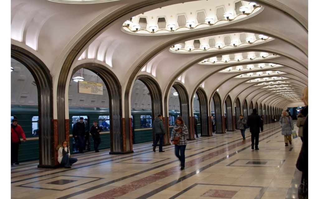 Зал_станции_Маяковская_(Москва,_2011).jpg